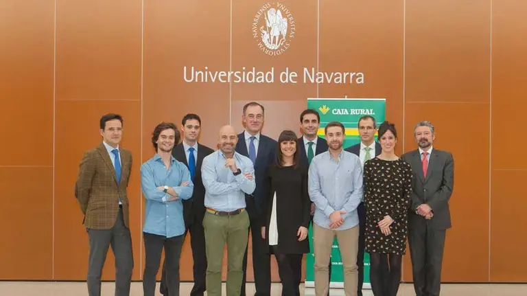 Daniel Montoya, de Caja Rural; el Vicerrector de Alumnos de la Universidad de Navarra, Tomás Gómez-Acebo; Raúl Goñi, de Caja Rural y Óscar Matellanes, de Innopric