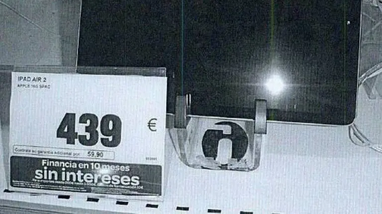 Tablet que también intentó robar el hombre detenido en Tudela. PFORAL