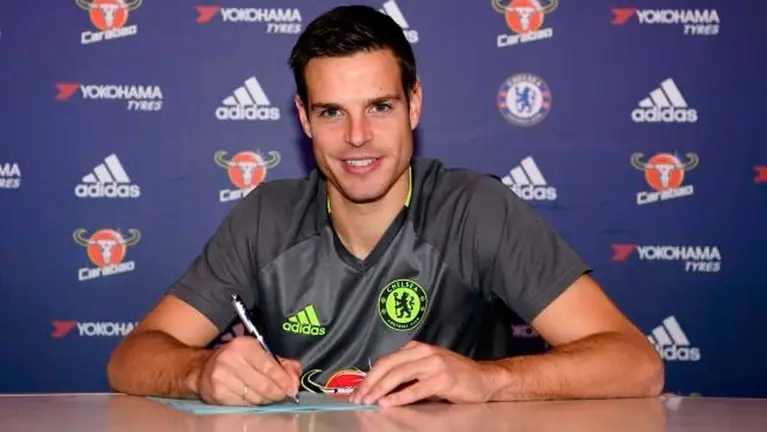 César Azpilicueta firma su renovación en elChelsea hasta 2020. @ChelseaFC