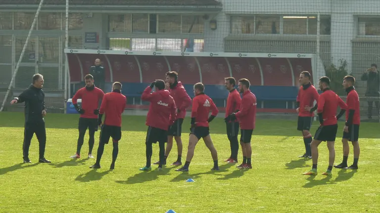 Caparrós con el posible once titular en Tajonar.