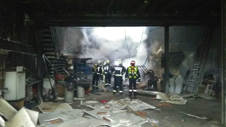 Incendio sofocado en Falces en una nave de 200 metros. 