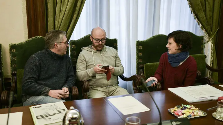 Los concejales de Aranzadi, Alberto Labarga,  Armando Cuenca y Laura Berro. PABLO LASAOSA