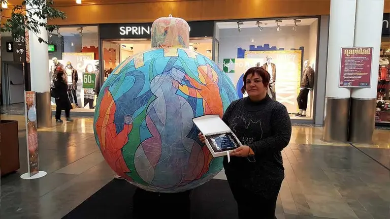 La ganadora del certamen de bolas gigantes promovido por Itaroa.