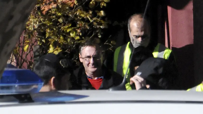 Daniel Fernández Aceña, ex miembro de los GAL convertido en yihadista, en el registro de su vivienda de Valsaín, en Segovia EFE