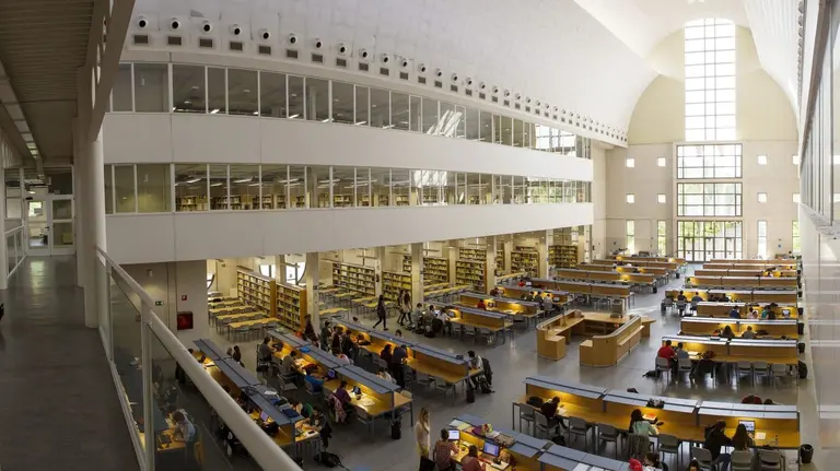 Biblioteca de la Universidad Pública de Navarra, UPNA, en el campus de Arrosadía