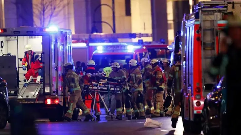 Un camión atropella en Berlín a decenas de personas. REUTERS. EL ESPAÑOL 6