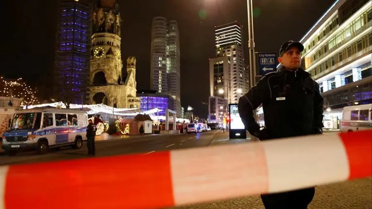 Un camión atropella en Berlín a decenas de personas. REUTERS. EL ESPAÑOL2