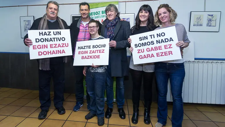 Presentación de la campaña de captación de socios para el comedor solidario 'Paris 365' con la presencia de numerosos deportistas navarros (22). IÑIGO ALZUGARAY
