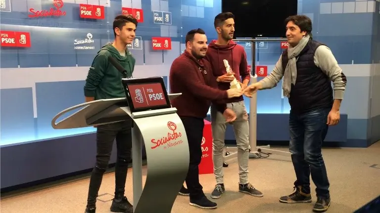 Rafa Amador de la Asociación juvenil Gitana Chavorros y Chavorrís, Carlos Mena, de PSN, Joni Amador de Chavorros y Chavorrís y Ricardo Hernández de Gaz Kaló.