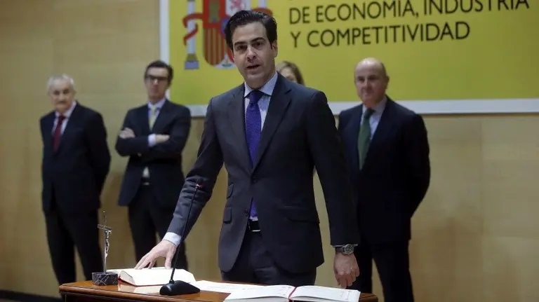 -El nuevo presidente del ICO, Pablo Zalba, toma posesión de su cargo durante el acto celebrado en la sede del Ministerio al que ha asistido Luis de Guindos. JUAN CARLOS HIDALGO. EFE