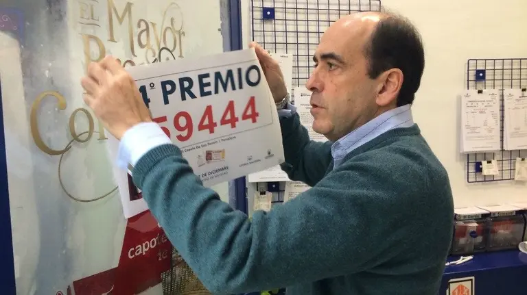 El encargado de la administraci&oacute;n de la calle Bergam&iacute;n de Pamplona ha repartido el cuarto premio de la Loter&iacute;a de Navidad con el n&uacute;mero 59.444. NAVARRA.COM