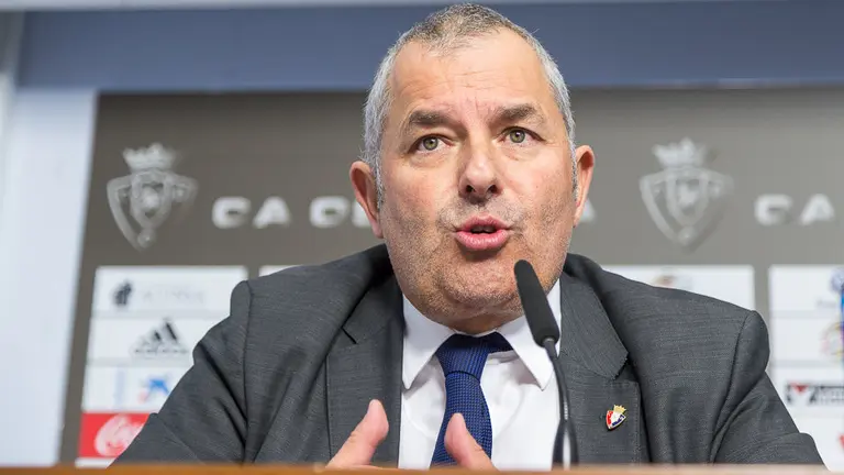 Osasuna ha presentado de forma pública a Fran Canal, que trabaja desde hace año y medio como director general del club navarro (14). IÑIGO ALZUGARAY