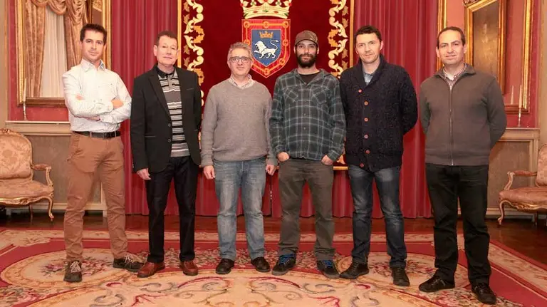 Autores de las fotografías del calendario municipal de 2017. AYUNTAMIENTO