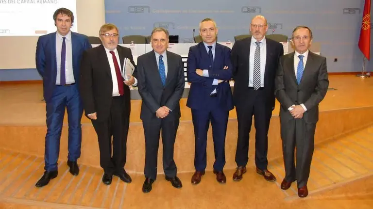 Representantes de la CEN y algunos empresarios que participan en el proyecto piloto.