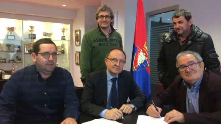 Firma del acuerdo cpn el personal no deportivo. CA Osasuna.