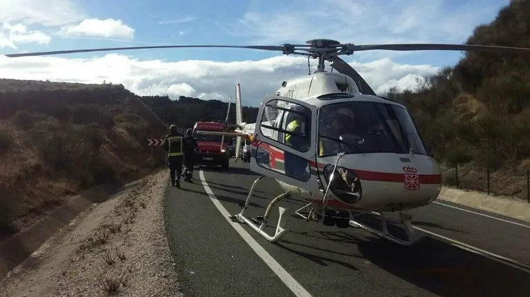 Un helicóptero ha trasladado al herido al hospital de Navarra. PFORAL. 