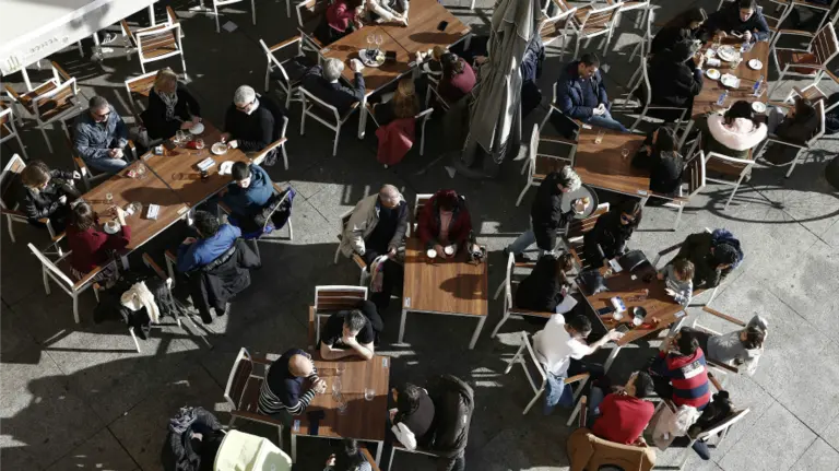 Tiempo en la Plaza del Castillo. EFE Jesús Diges