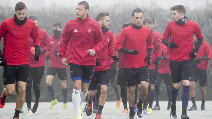 Entrenamiento de Osasuna con el césped de Tajonar helado CA OSASUNA