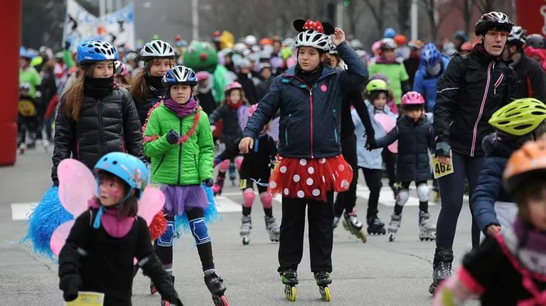 San Silvestre sobre ruedas en la tradicional carrera de patines del 31 de diciembre en Pamplona (15)