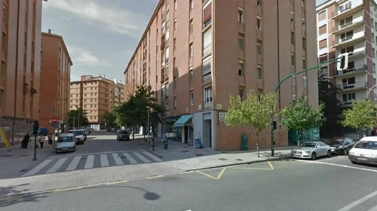 Calle Monasterio de la Oliva, en su cruce con Martín Azpilicueta, en el barrio pamplonés de San Juan.