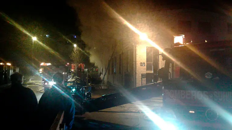 Incendio en la parte trasera de la nave de Transtxakain, en Lesaca