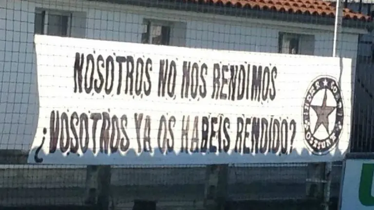 Pancarta de la peña Indar Gorri en Tajonar.