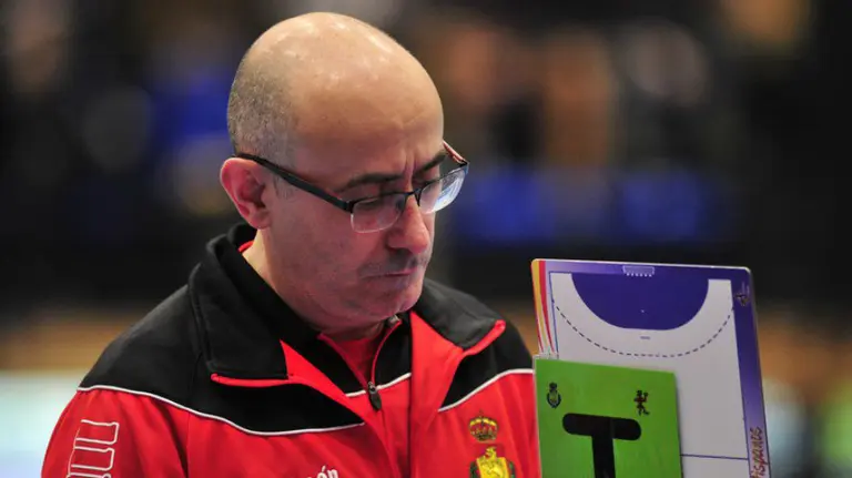 Jordi Ribera es el seleccionador de los Hispanos. Twitter.