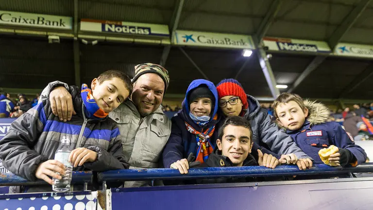 La grada de El Sadar durante el partido de Liga entre Osasuna y Valencia (4). IÑIGO ALZUGARAY