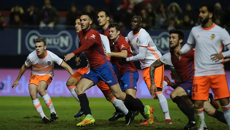 Partido de Liga en el Sadar- Osasuna - Valencia. MIGUEL OSÉS (30)