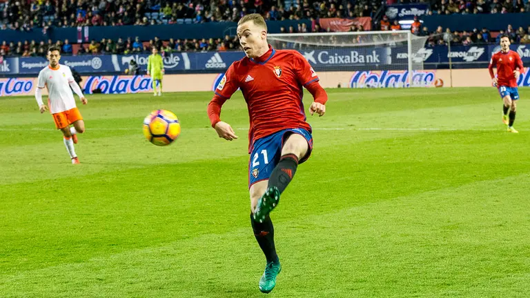 Partido de Liga entre Osasuna y Valencia disputado en El Sadar (4). IÑIGO ALZUGARAY