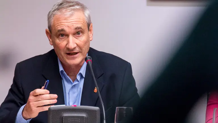 El consejero de Hacienda y Política Financiera, Mikel Aranburu, comparece en comisión parlamentaria para informar sobre el convenio económico entre el Estado y Navarra y las razones del impago de 93 millones en la aportación al Estado en el último abono cuatrimestral correspondiente a 2016. IÑIGO ALZUGARAY