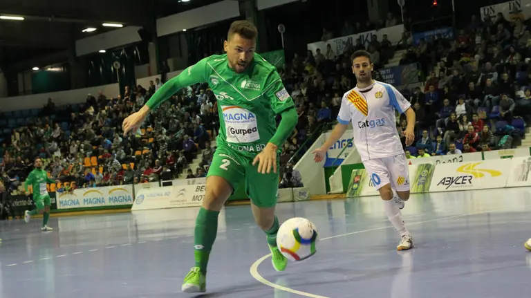 Araça en acción con el Magna Gurpea en el Anaitasuna.