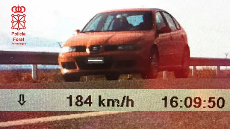 Vehículo interceptado a 184 kmh en la carretera de Valtierra. PFORAL