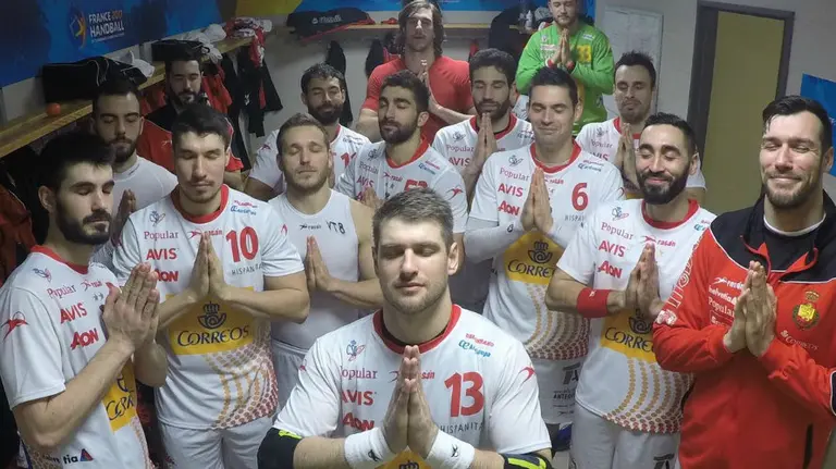 La selección celebra así la victoria sobre Túnez. Twitter.