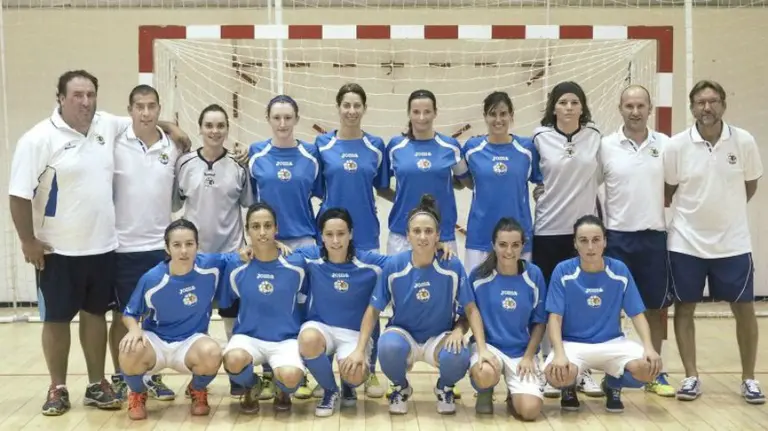 Plantilla del Txantrea FSF en el pabellón Arrosadía. Twitter.