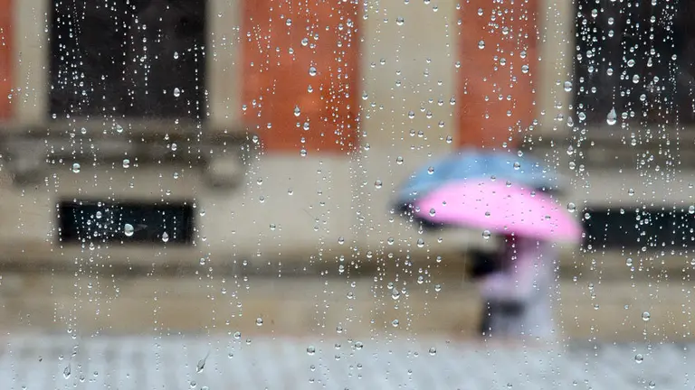 Tiempo de lluvia en Pamplona. PABLO LASAOSA 02