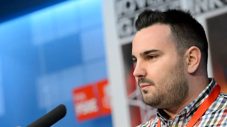Carlos Mena, nuevo secretario general de Juventudes Socialistas de Navarra (JSN), durante el Congreso de las JSN. PABLO LASAOSA