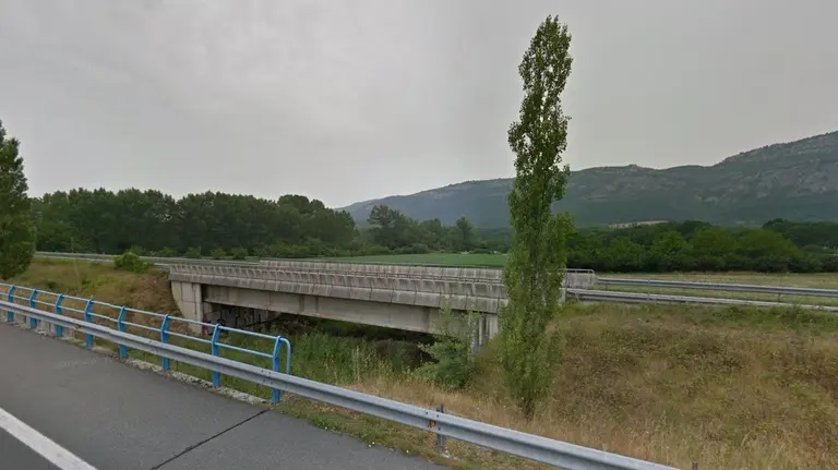 Imagen de la carretera de la Barranca junto al r&iacute;o Arakil ARCHIVO