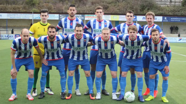 Equipo titular del Izarra ante el Palencia en Estella. Facebook Izarra.