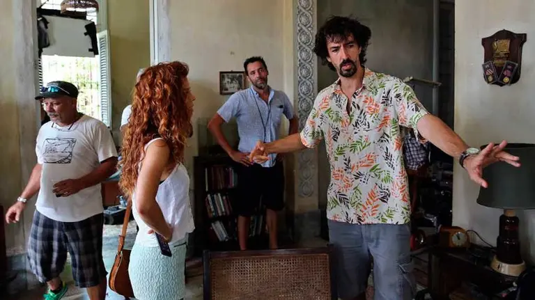 El cineasta navarro Félix Viscarret con la actriz colombiana Juana Costa. EFE