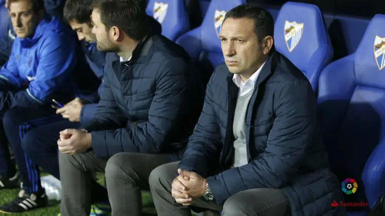 Eusebio Sacristá, en el banquillo de la Rosaleda. Lfp.