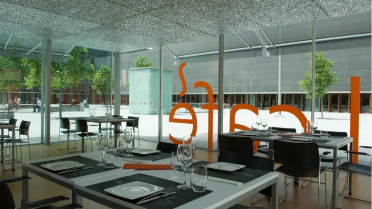 El café de Baluarte, en la plaza del auditorio. 