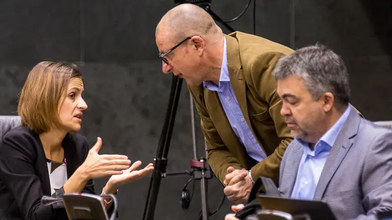 Pleno del Parlamento de Navarra. María Chivite y Carlos Gimeno (1). IÑIGO ALZUGARAY