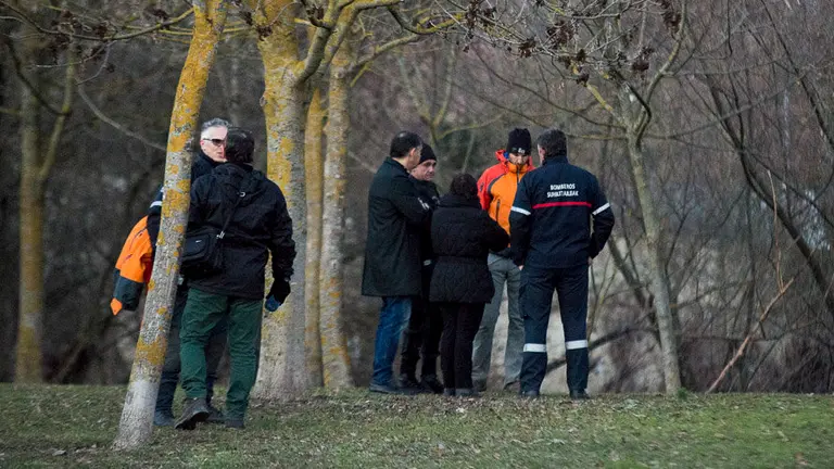 Bomberos encuentran el cuerpo de Blanca Esther Marqués en el río Arga a su paso por el puente del Vergel. PABLO LASAOSA 11