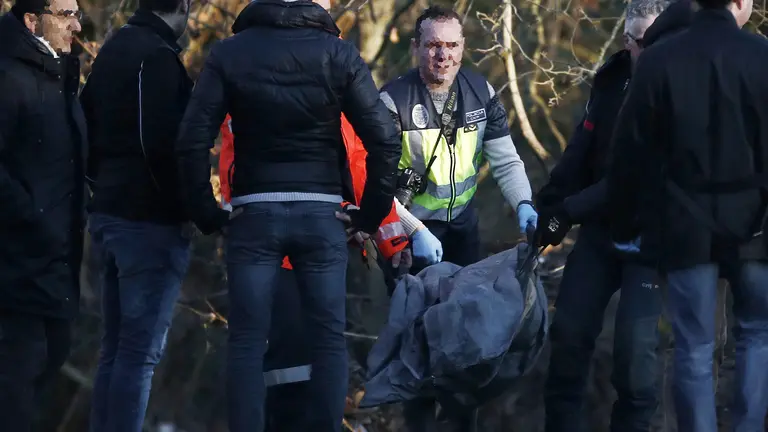 Los Bomberos de Navarra han encontrado en el río Arga el cadáver de la vecina de Burlada Blanca Esther Marqués, de 48 años, que fue asesinada el pasado sábado y arrojada al río al día siguiente, según confesó su pareja en comisaría. EFE/Jesus Diges