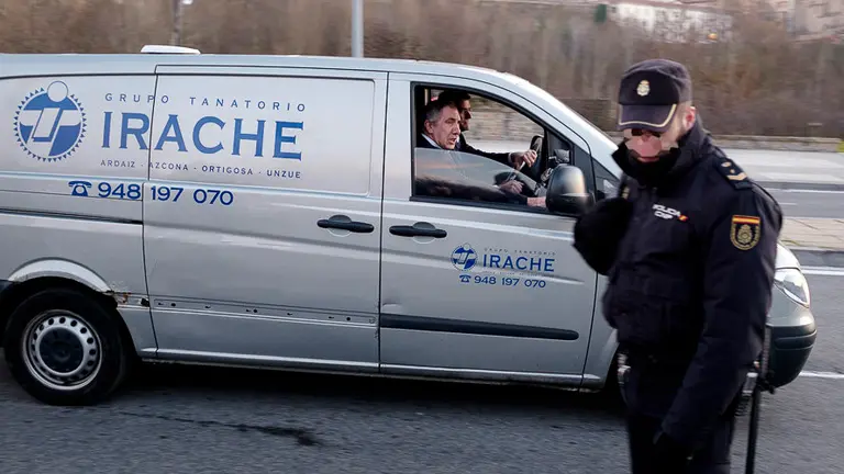 Bomberos encuentran el cuerpo de Blanca Esther Marqués en el río Arga a su paso por el puente del Vergel. PABLO LASAOSA 15