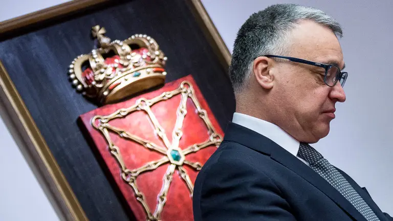 El Defensor del Pueblo de Navarra, Javier Eneriz, presenta en Comisión parlamentaria el informe especial sobre la acogida de personas refugiadas en Navarra. IÑIGO ALZUGARAY