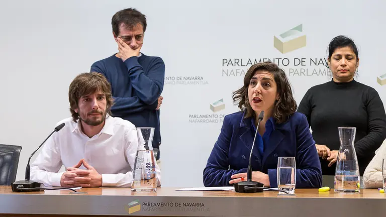 El grupo parlamentario de Podemos-Ahai Dugu ofrece una rueda de prensa para hacer balance del trabajo legislativo y explicar los retos para 2017. IÑIGO ALZUGARAY