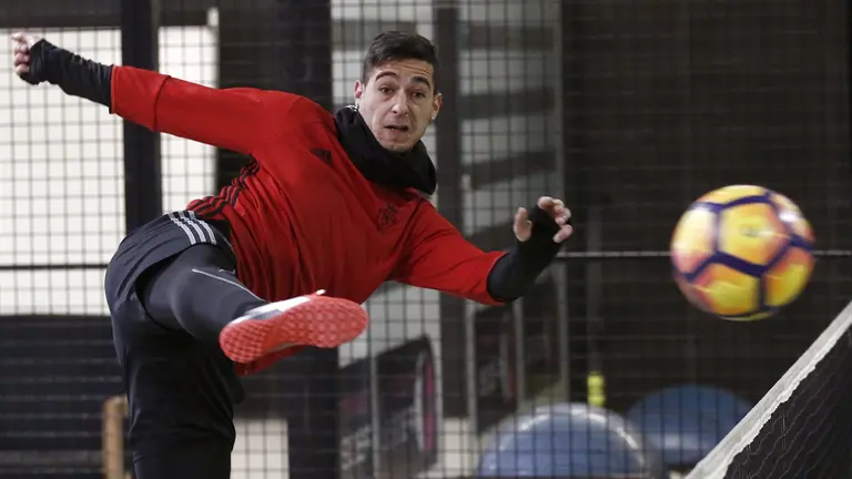 Sergio León, de Osasuna en las instalaciones de Padel Navarra donde trasladaron el entrenamiento. EFE/Jesús Diges