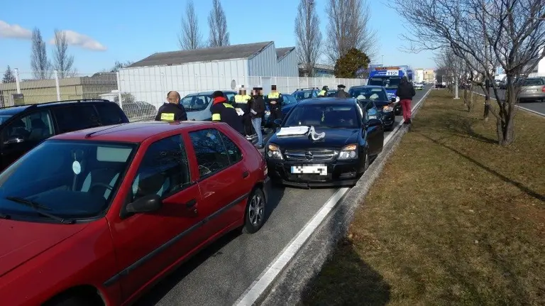 Tres personas heridas al chocar sus vehículos en un accidente de tráfico en Landaben. PMUNICIPAL